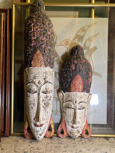 Antiguas Cabezas De Buda Talladas En Madera