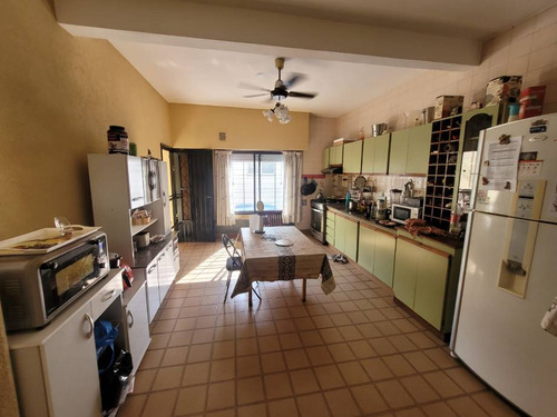 Casa En Venta En Lanus Este