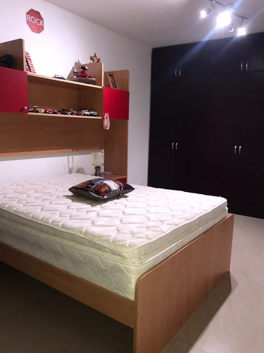 Imagen 13 de 17 de Townhouse En Venta En Lomas Del Este, 3 Niveles Conjunto Exclusivo Con Pozo De Agua, Doble Anillo De Seguridad Hermosas Áreas Sociales