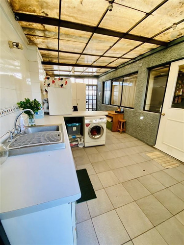 Casa En Venta De 4 Dorm. En La Reina