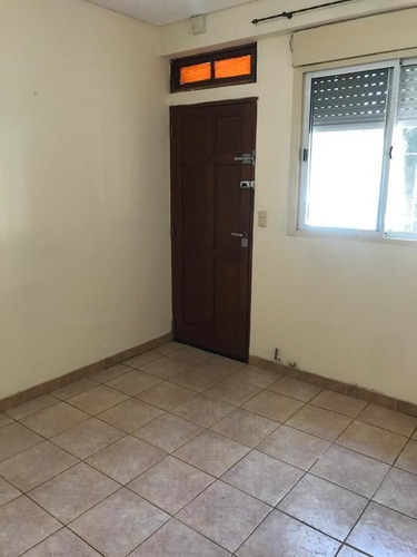 Imagen 2 de 13 de Ph , 2 Ambientes Al Frente Con Entrada Independiente Sin Exp
