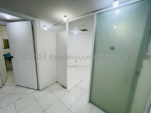 Oficina Comercial En La Iconica Y Prestigiosa Torre Sindoni De Maracay 24-24034 Irrr