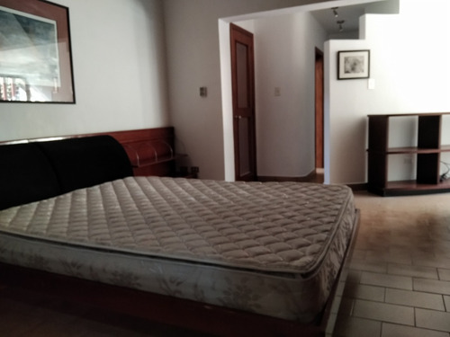Mh Casa En Venta Ubicada Guaparo Piscina Calle Cerrada Con Vigilancia 670mts2