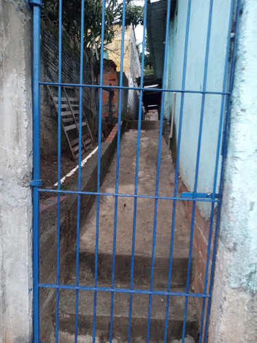 Casa Com Seis Cômodos E Um Banheiro