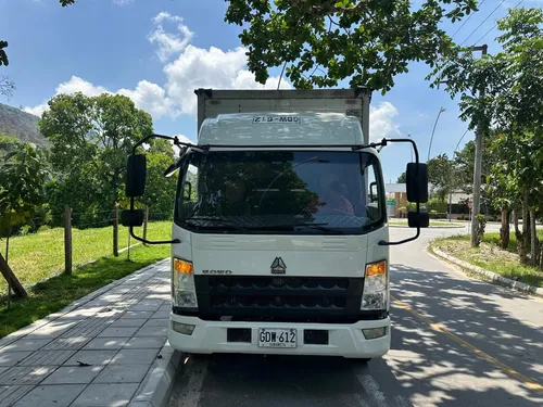 Camion Sinotruk Howo Canter