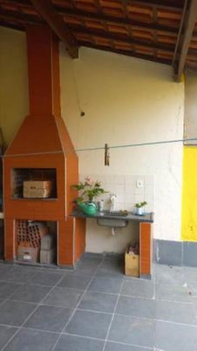 Imagem 7 de 18 de Casa No Bairro Grandesp, Em Itanhaém, Litoral Sul De São Paulo, Localizado Lado Praia, Ficando À 800 Metros Do Mar. Imóvel Com 360 M² De Área Total, Sendo 180 M² De Área Construída. Possui Churrasquei