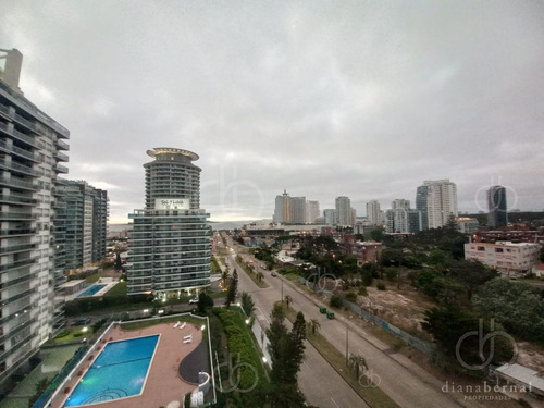 Imagen 23 de 27 de Vende Apartamento De 2 Dormitorios Y Medio En Chiverta, Reciclado Completo. Punta Del Este