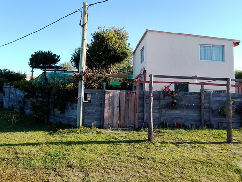 Casa En Puimayen  Idalia  A Una Manzana Y Media De La Playa.