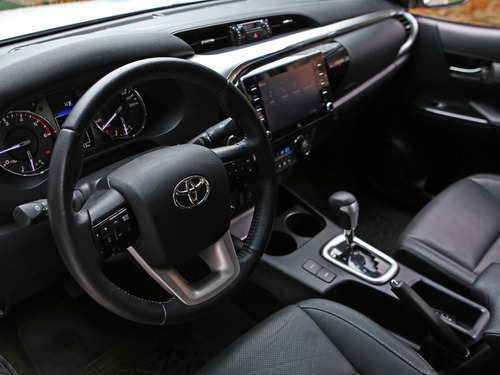 Toyota Hilux 2.8 D-4D TURBO DIESEL CD SRX 4X4 AUTOMÁTICO