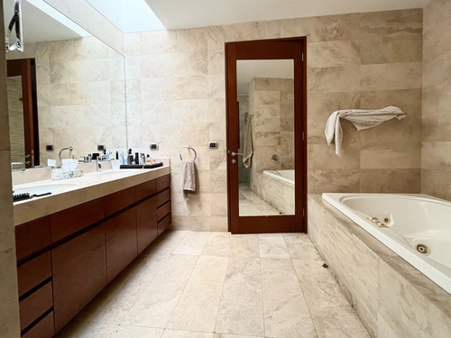 Gran Casa Estilo Mediterránea Excelente Ubicación