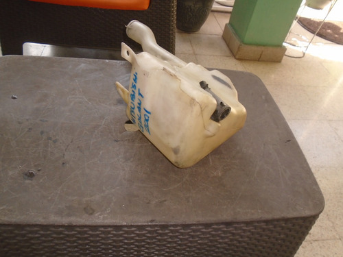 Vendo Tanque De Wiper De Mitsubishi Galant, # Mr274050, 2001