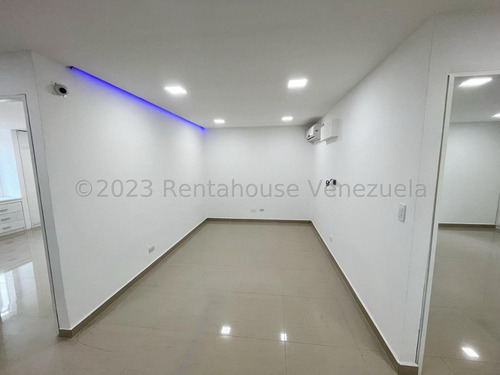 Casa Remodelada En Venta En Macaracuay Caracas Parrillera Psicina 3 Plantas Terraza Privada