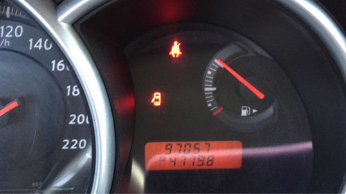 Nissan Tiida 1.8 Visia 5 P 2013