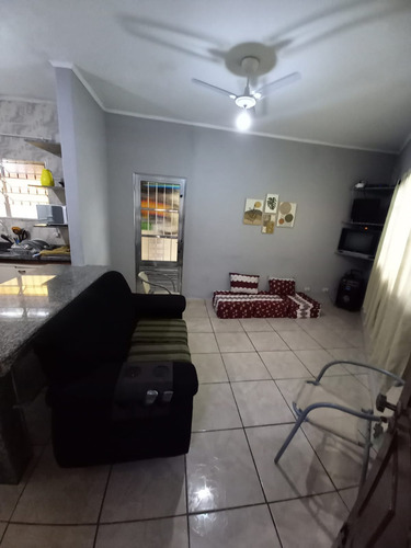 Casa 3 Dormitorios, 1 Suite, Mobiliada, 30 Metros Do Mar, Locação