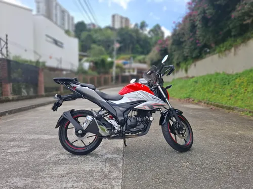 Suzuki Gixxer 150 Fi Abs 2025 Con Accesorios