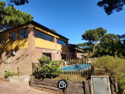 Chalet Tradicional A La Venta En Pinamar