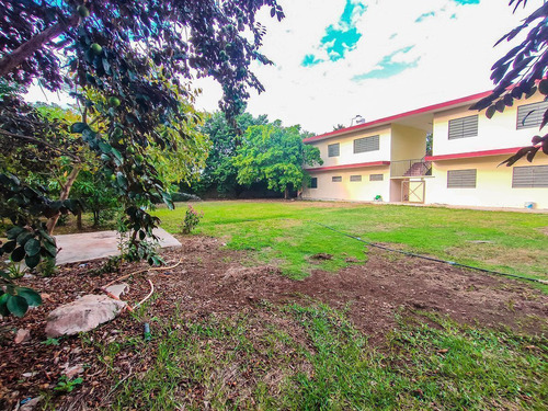Amplio Edificio Multifuncional En Venta A Dos Cuadras De Per