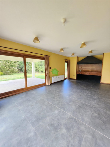 Hermosa Casa De 6 Dorm. En Parcela Para Arriendo En Valdivia