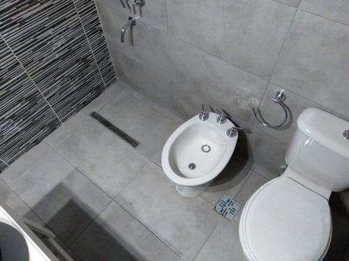 Imagen 16 de 20 de Venta Ambiente A La Calle Reciclado C/balcón Zona Macrocentro