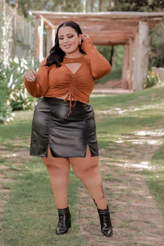 Saia de couro plus size curta 2025