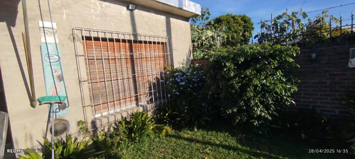 Venta Casa 3 Amb Fcio. Varela Amplio Terreno