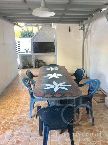 Punta Del Este, Playa Mansa , Chalet De 4 Dormitorios , 2 Suites.- Ref: 53975