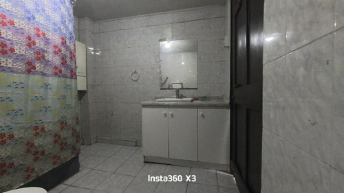 Amplia Casa Antigua Con Patio. Zona Residencial