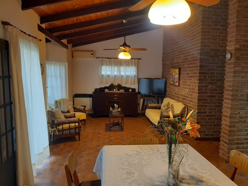 Imagen 6 de 16 de Casa Dos Dormitorios C/piscina, Galería, Parrilla Cubierta, Aire Acondicionado Y Ventiladores De Techo