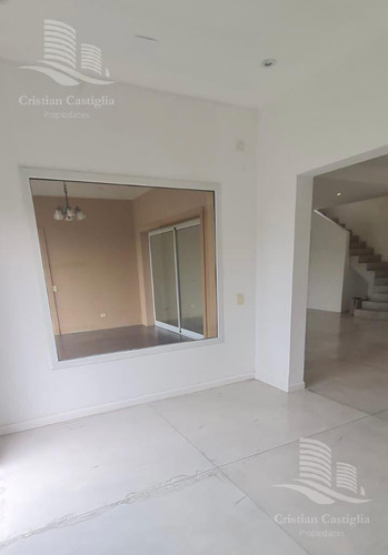 Casa En Venta San Isidro Labrador - 5 Ambientes Con Dependencia De Servicio