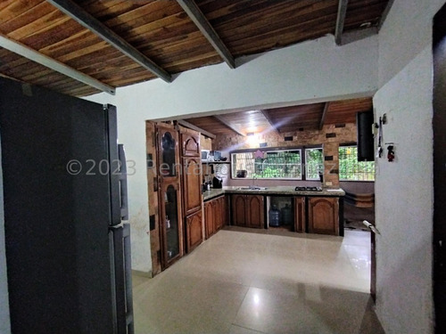 Casa En Venta En El Limon Maracay Aragua 24-15568 Irrr