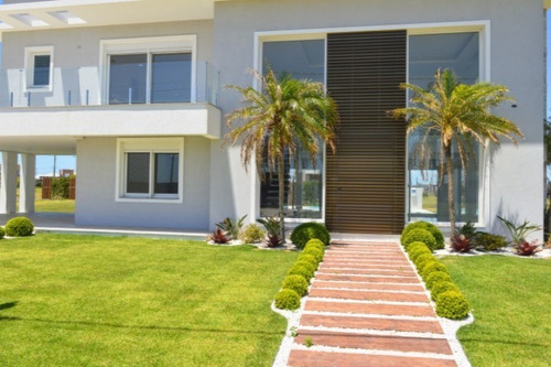 Imagem 15 de 30 de Casa À Venda Em Atlântida Sul - Ca00820 - 33410295