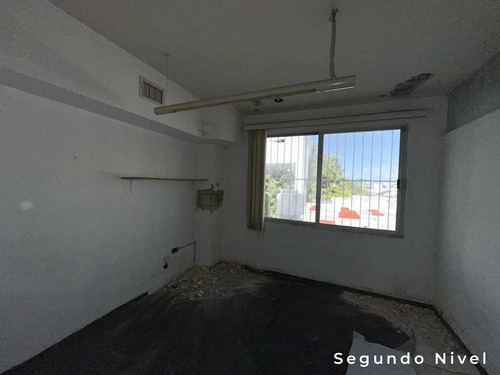 Renta De Edificio De Tres Pisos, En Avenida Prol Montejo, Para Adecuar