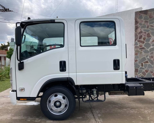 Imagen 6 de 17 de Isuzu Npr75 Doble Cabina 7 Pasajeros + 6toneladas 0km My2023