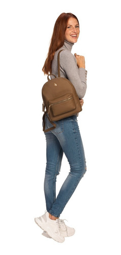 Imagen 4 de 7 de Backpack Hpc Polo Con Logo De La Marca Básica