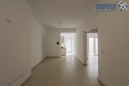 Ph A Estrenar De 3 Ambientes En Planta Baja Al Frente Con Patio.
