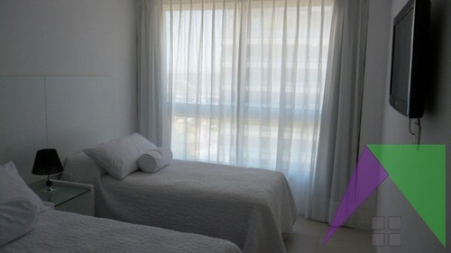 Apartamento En Peninsula, 2 Dormitorios *- Ref: 27207