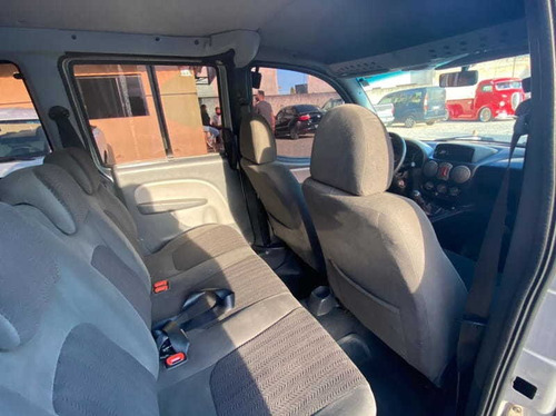 Imagem 8 de 11 de Fiat Doblo Essence 1.8 Flex 16v 7l 2012