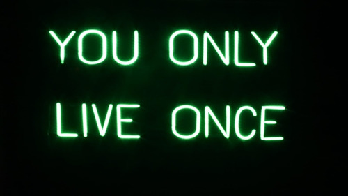 Cartel Neon Multicolor ¨you Only Live Once´´ - Alquiler