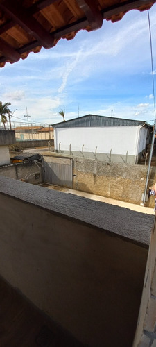 Casa 150m, 2 Quartos, 2 Banheiros, Cozinha, Lavanderia, Sala, Varanda, Terraço, 5+ Vagas