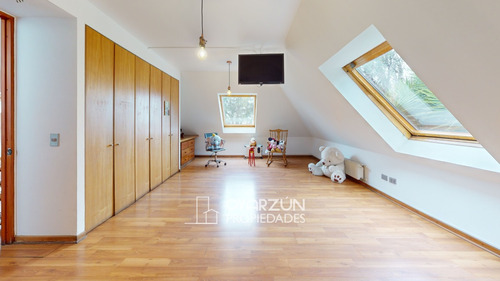 Casa Familiar De 5 Dormitorios Con Amplio Terreno De 746 M2