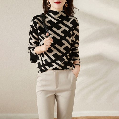 Suéter Con Monograma, Elegante Top De Jacquard