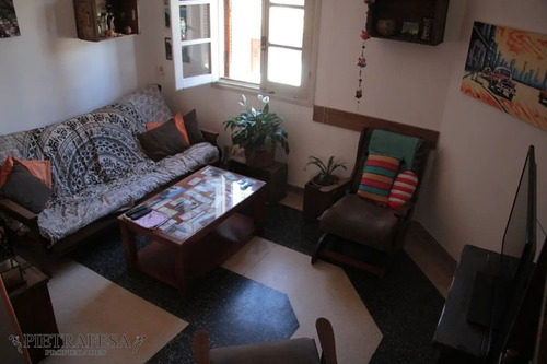 Imagen 2 de 15 de Casa En Venta - 2 Dormitorios, 1 Baño, Azotea Con Parrillero - Mariano Moreno - La Blanqueada