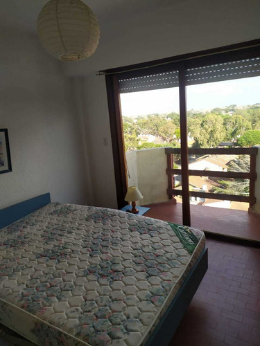 Imagen 7 de 10 de Vendo Departamento De Dos Amb Al Frente C/ Cohera Cubierta!!