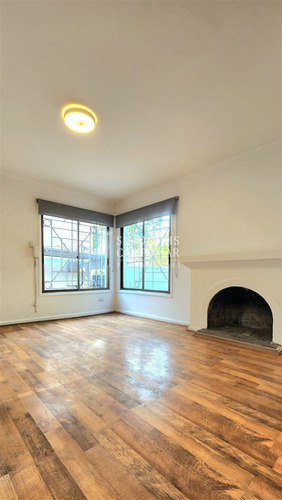 Casa En Venta De 5 Dorm. Las Condes El Golf Metro Tobalaba