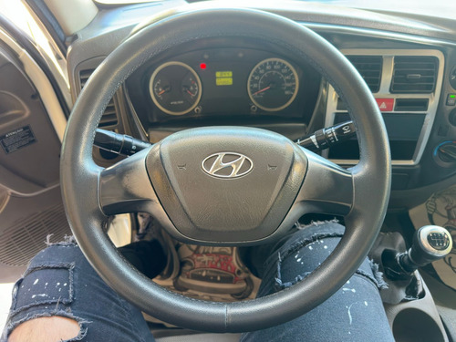 Hyundai HR 2.5 LONGO SEM CAÇAMBA 4X2 16V 130CV TURBO INTERCOOLER DIESEL 2P MANUAL