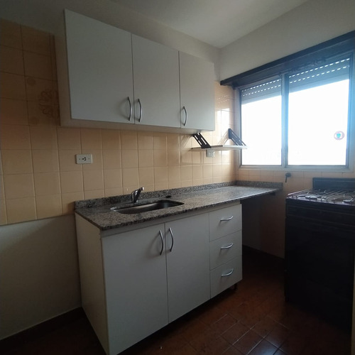 Departamento En Alquiler , Un Dormitorio, Alberdi