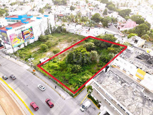 Venta Terreno Comercial, Avenida Kabah Entrando Avenida Huayacan, Cancún C3207