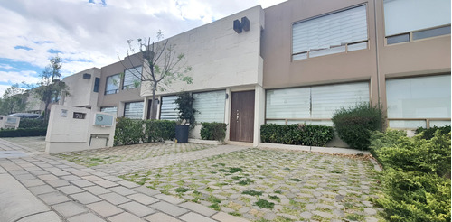 Casa En Venta En Residencial Lomas Virreyes, Calimaya En Calle De Indias # 7b. Cd*