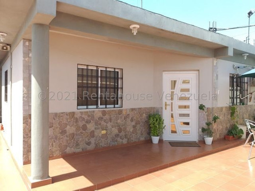 Imagen 10 de 10 de Linda Casa Ubicada En San Rafael, Municipio Los Taques. Equipada Con Grandes Comodidades. #22-2803.