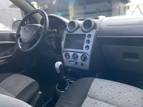 Imagem 7 de 10 de Ford Fiesta Se 1.0